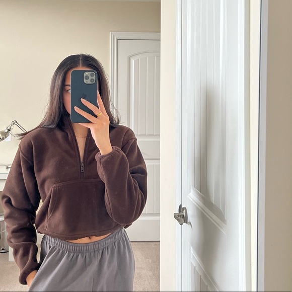 SOLD Aritzia TNA Half Zip Sweater - Picture 4 of 4